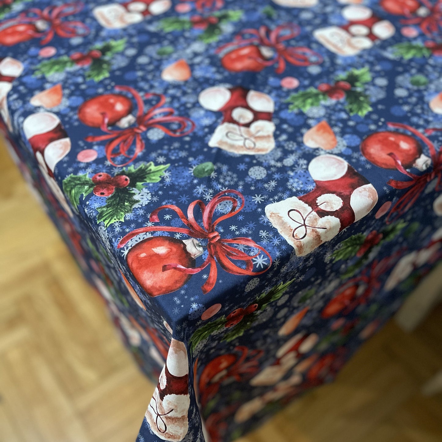 Novogodišnji Stolnjak S008